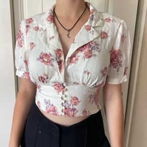 SUPER CUTE cropped button up blouse!